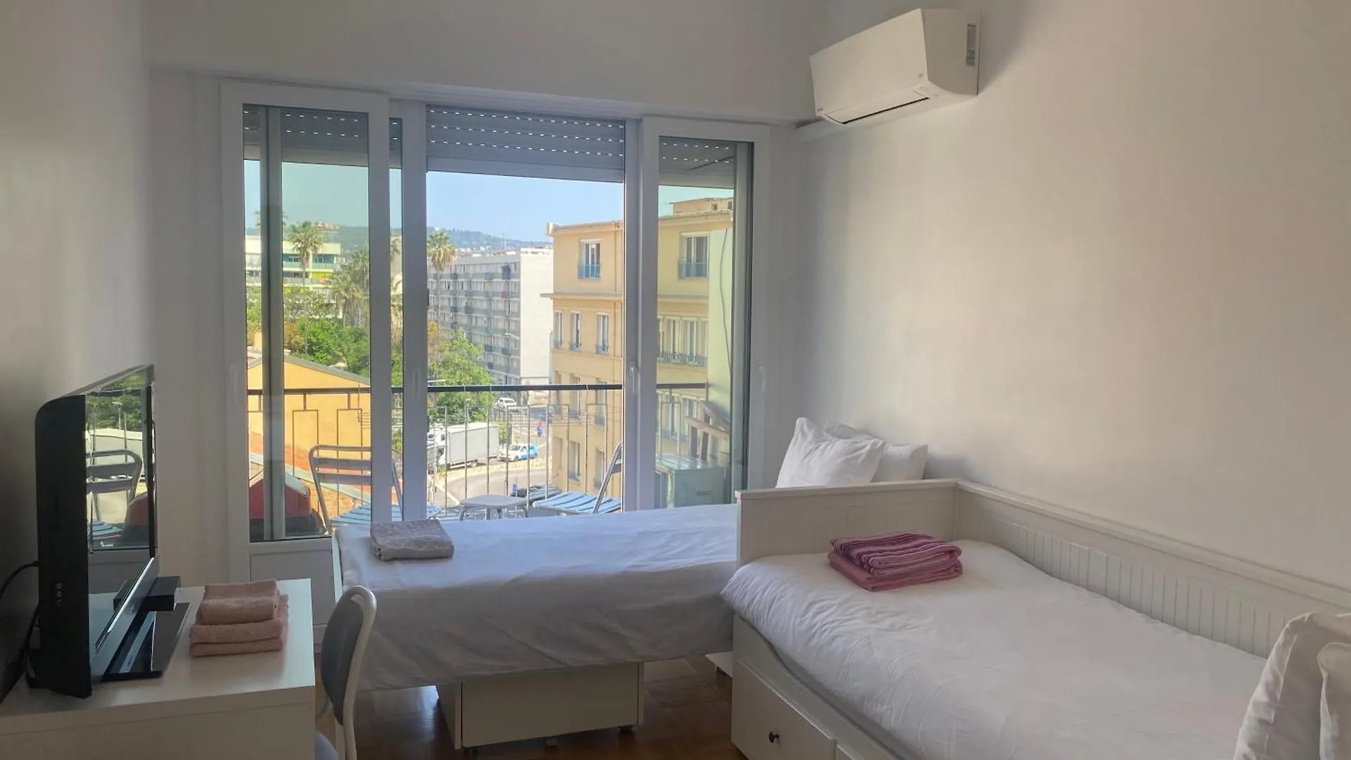 Mirela'S Private Room With Key, Ac, Lift & Balcony In The Center Of Nice On The Cote D'Azur