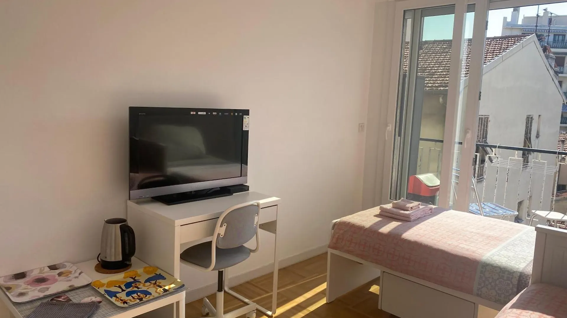 Homestay Mirela'S Private Room With Key, Ac, Lift & Balcony In The Center Of Nice On The Cote D'Azur