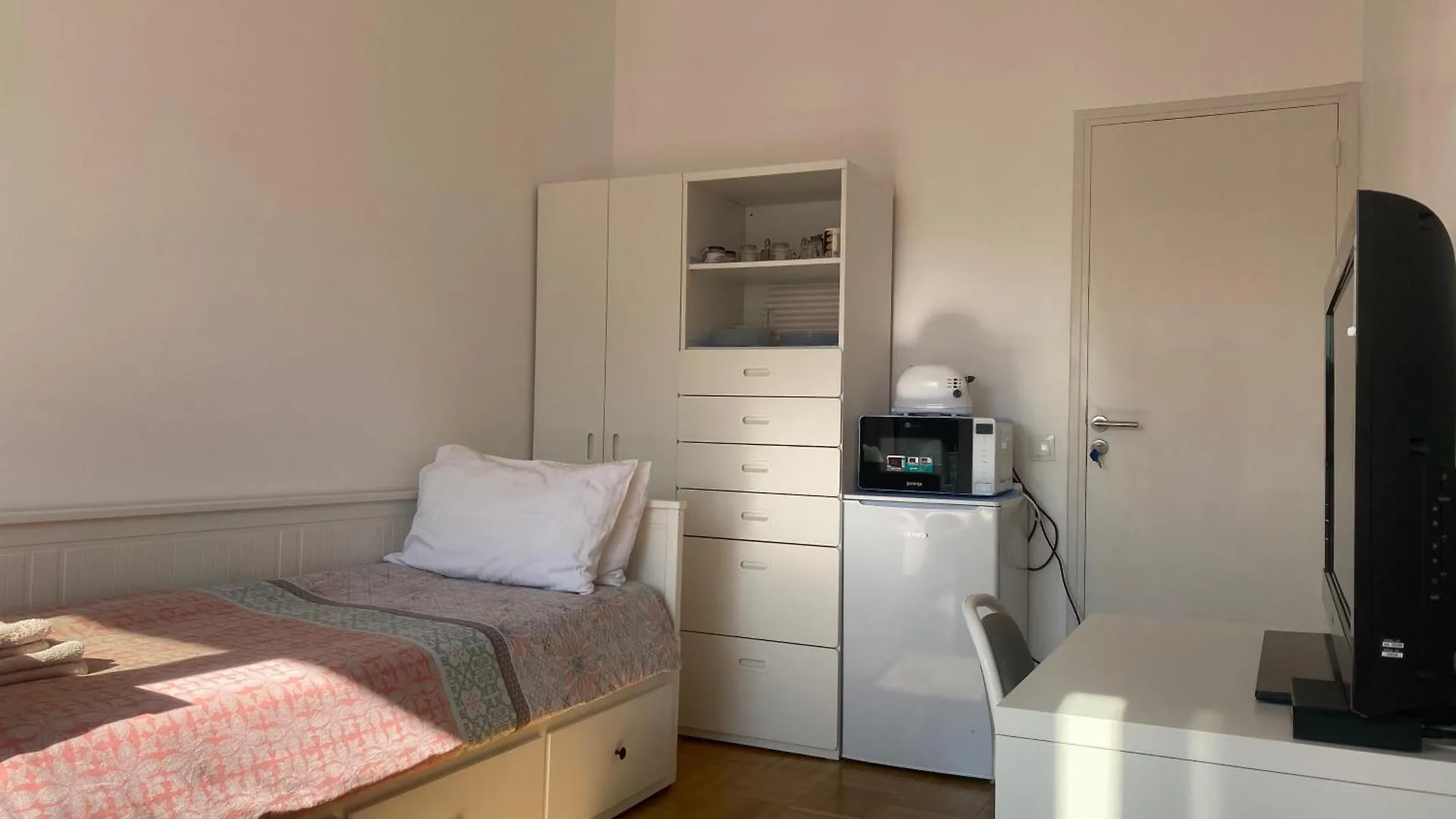 Mirela'S Private Room With Key, Ac, Lift & Balcony In The Center Of Nice On The Cote D'Azur Homestay