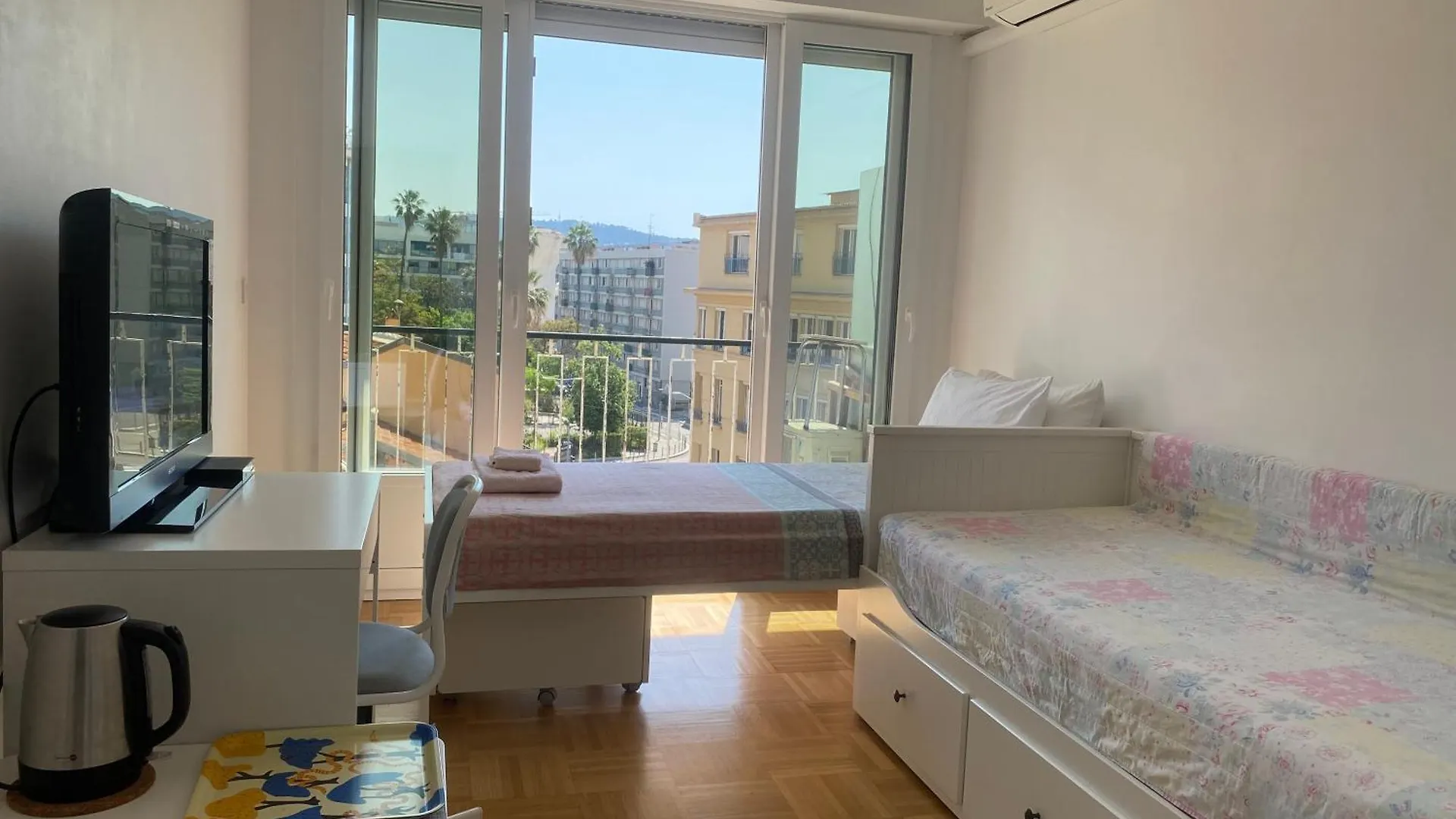 Homestay Mirela'S Private Room With Key, Ac, Lift & Balcony In The Center Of Nice On The Cote D'Azur