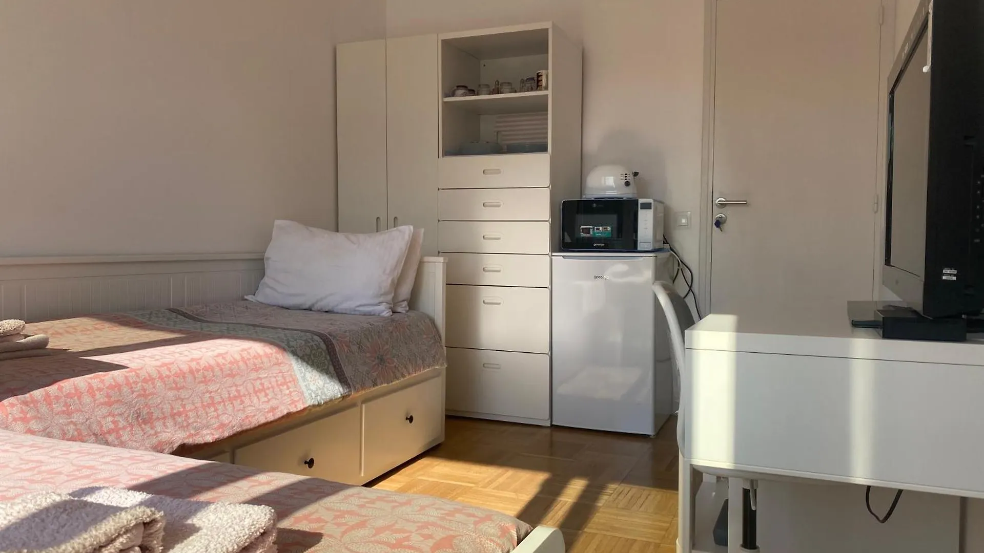 Homestay Mirela'S Private Room With Key, Ac, Lift & Balcony In The Center Of Nice On The Cote D'Azur